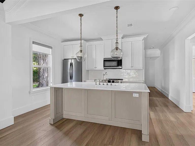 1225 E Amelia St — Photo 10
