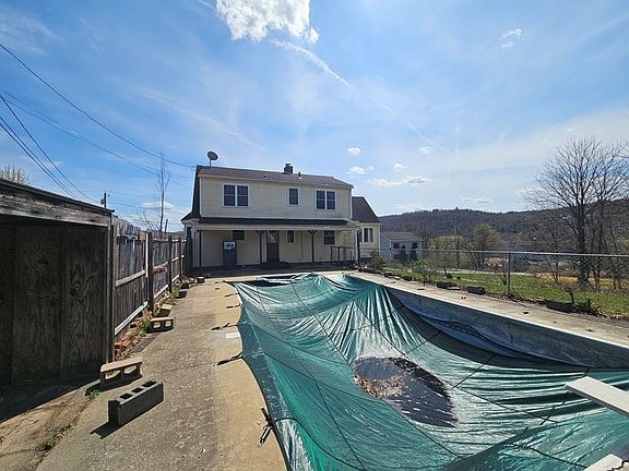 4th image of 4 Stewart Ave