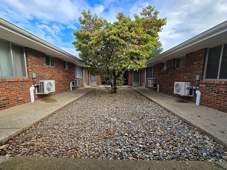 600 Marshall Ave — Photo 2