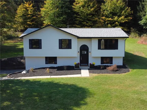 324 Elizabeth Dr, Leechburg, PA 15656