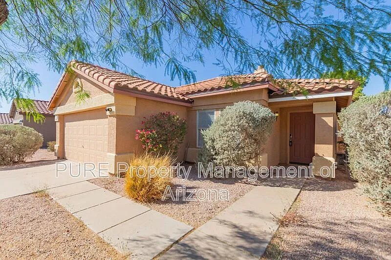 3 bed, 2.0 bath, 1388 sqft, $1,995 — Photo 2