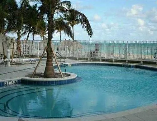 3 bed, 2.5 bath, 1623 sqft, $5,500 — Photo 2