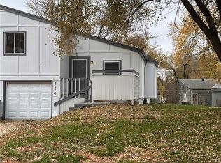 8476 Lane Dr, Raytown, MO 64138