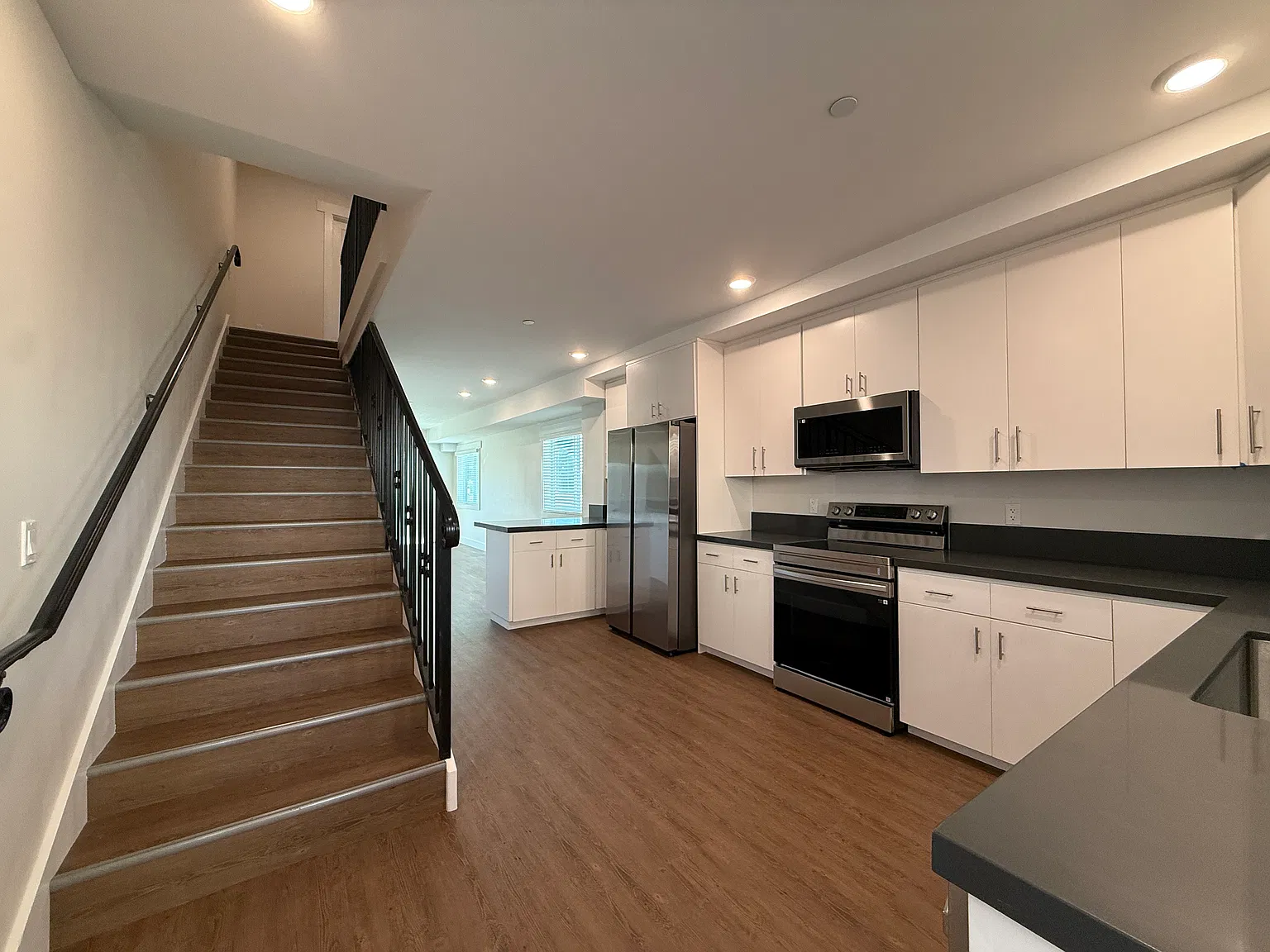2 bed, 2.5 bath, 1266 sqft, $3,850 — Photo 4