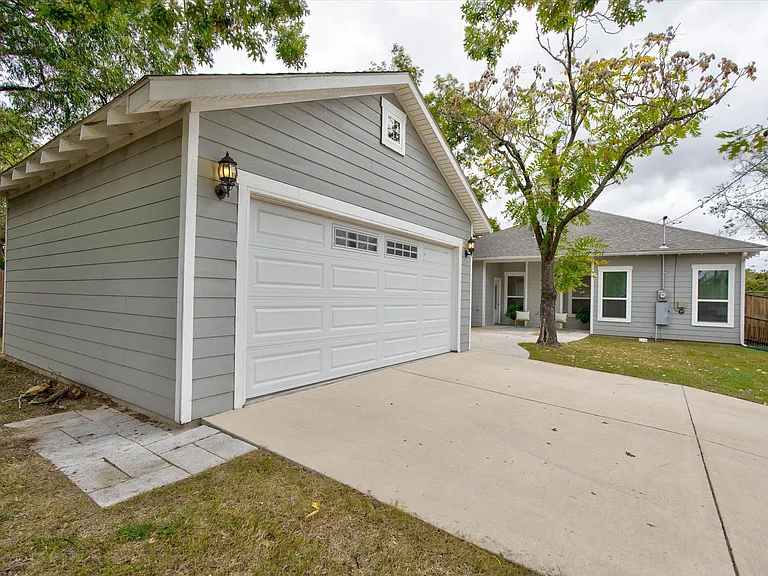 2700 Gladstone Dr — Photo 31