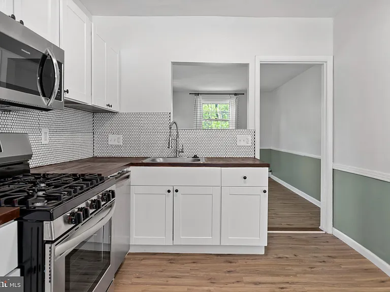 2305 Pickwick Rd — Photo 6
