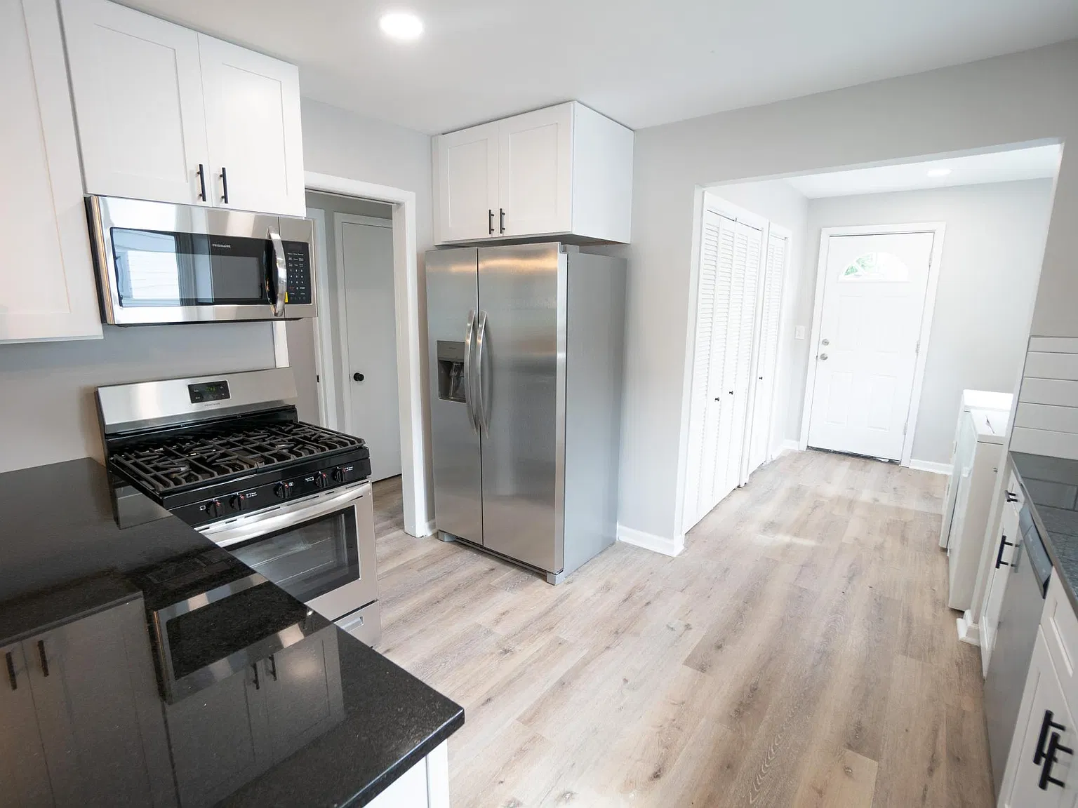 3 bed, 962 sqft, $1,450 — Photo 3