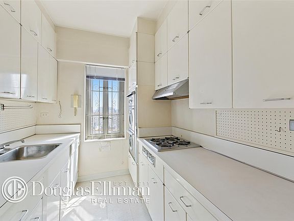 5th image of 166 E 63rd St Penthouse B