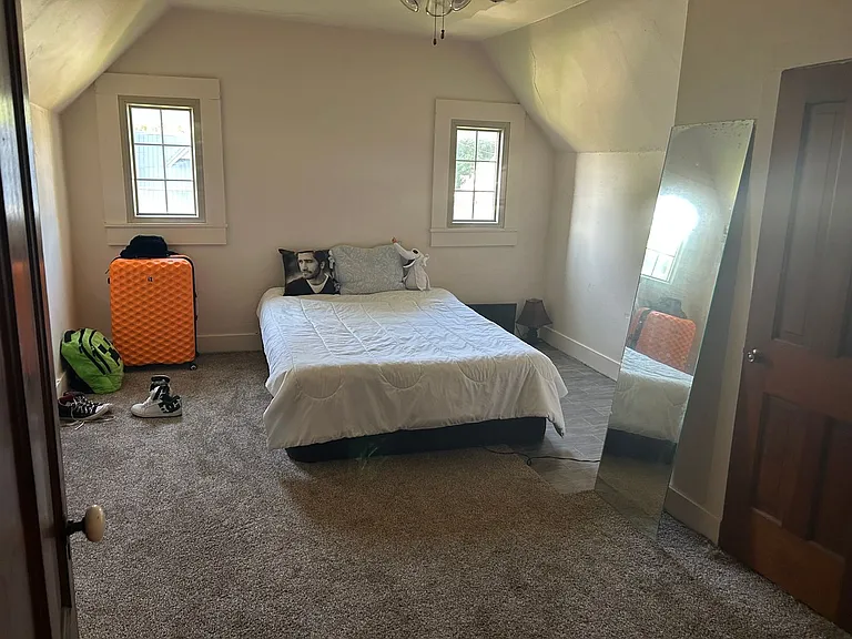 206 E Main St — Photo 8