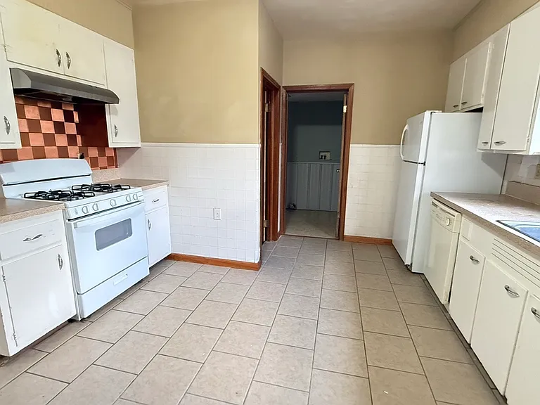 943 Oak St — Photo 5