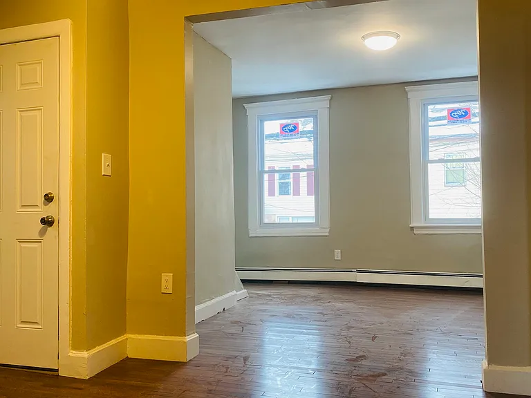 187 Spring St #1 — Photo 4