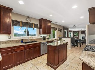 220 Journeys End, Vista, CA 92083
