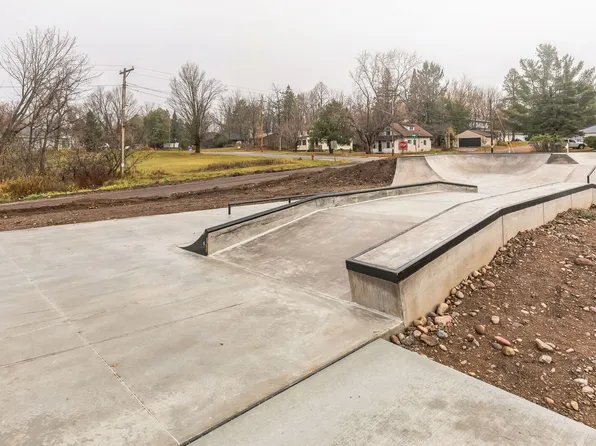 Lindoo School Apartments and Townhomes, 624 E 6th St S #7, Ladysmith, WI 54848