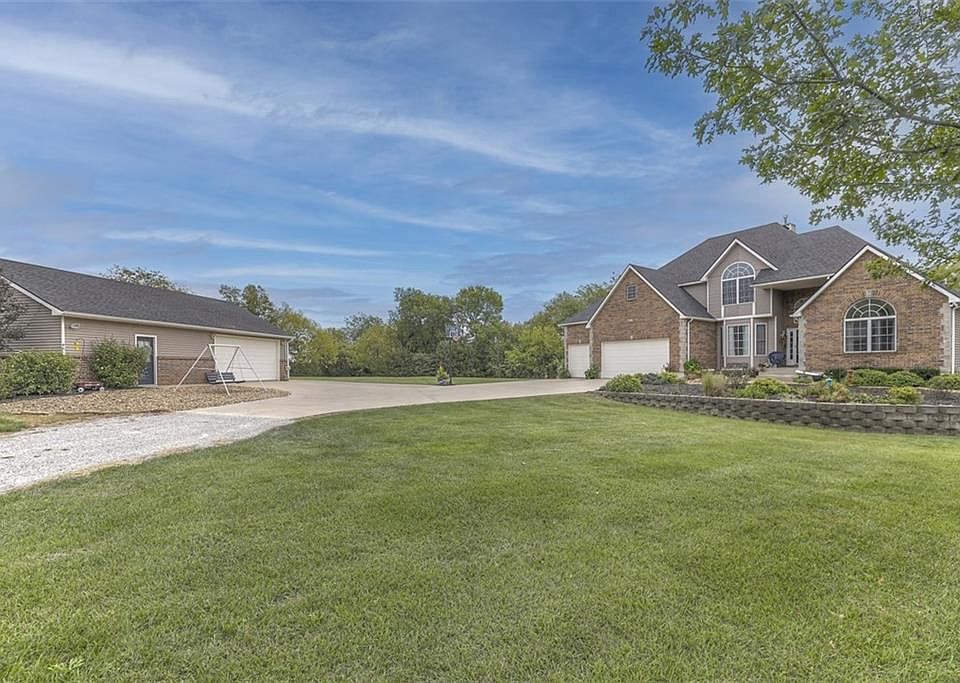 26121 S Skyline Dr, Harrisonville, MO 64701 MLS 2457627 Zillow