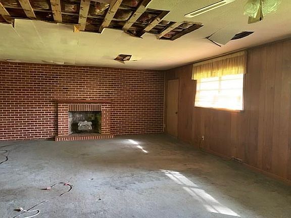 5th image of 2132 Carol St