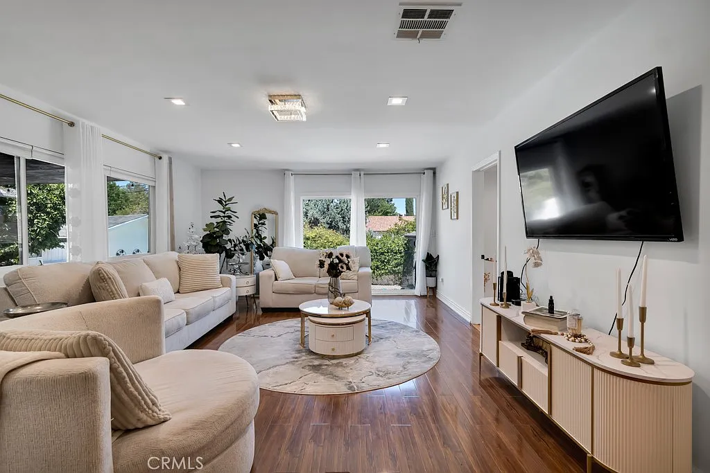 5 bed, 1981 sqft, $6,950 — Photo 3