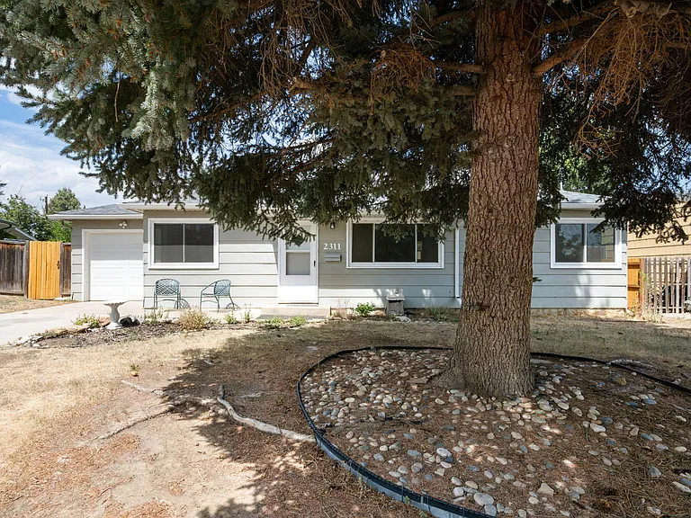 2311 Mountain View Dr — Photo 2
