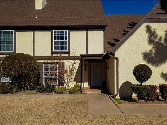 2nd image of 969 Chateau Valee Cir