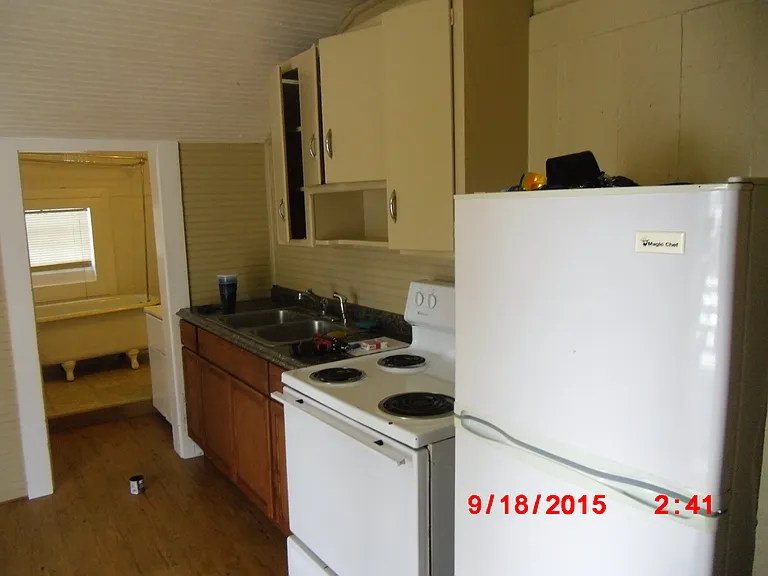 610 N Dixie Fwy #5 — Photo 1