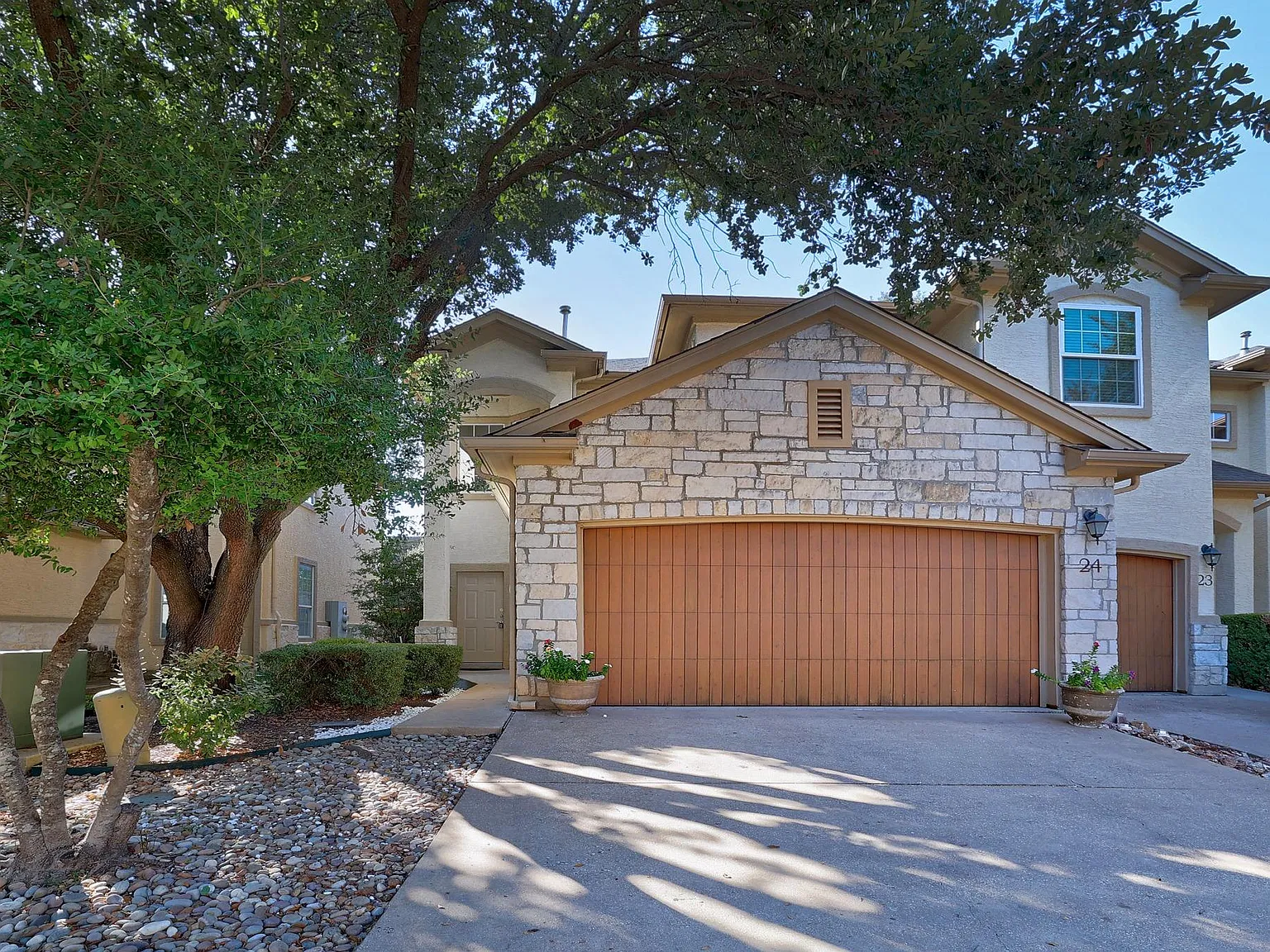 2 bed, 2.5 bath, 1592 sqft, $2,100 — Photo 4