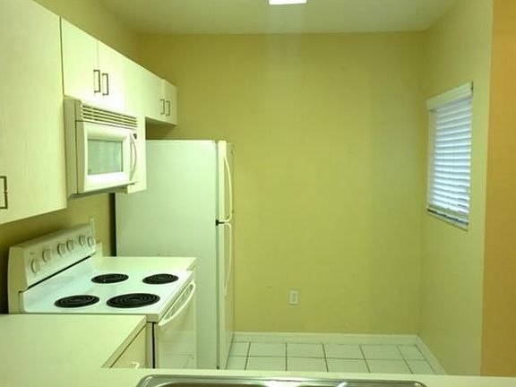 3rd image of 13226 Galicia St APT 105