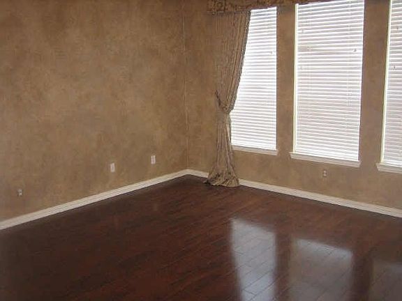 4th image of 1305 Cilantro Dr