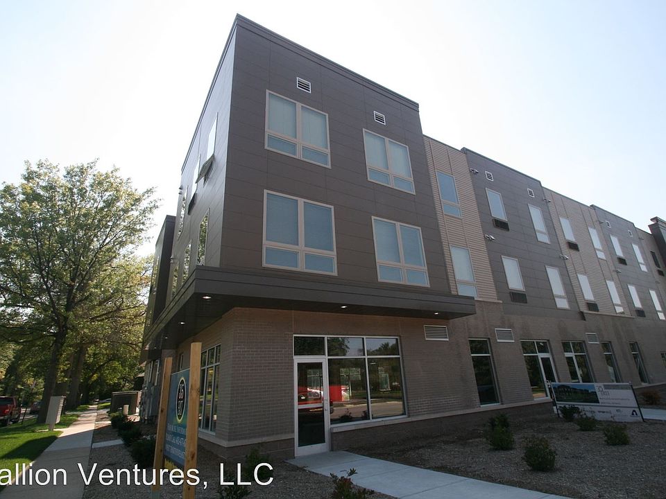 2nd image of 3535 Holdrege St APT 311