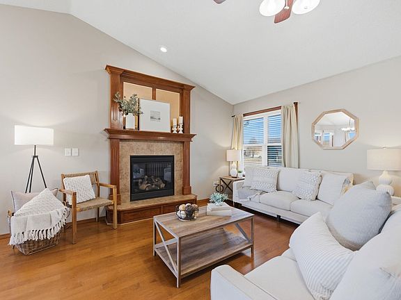 3rd image of 1407 N Spring Ridge Dr