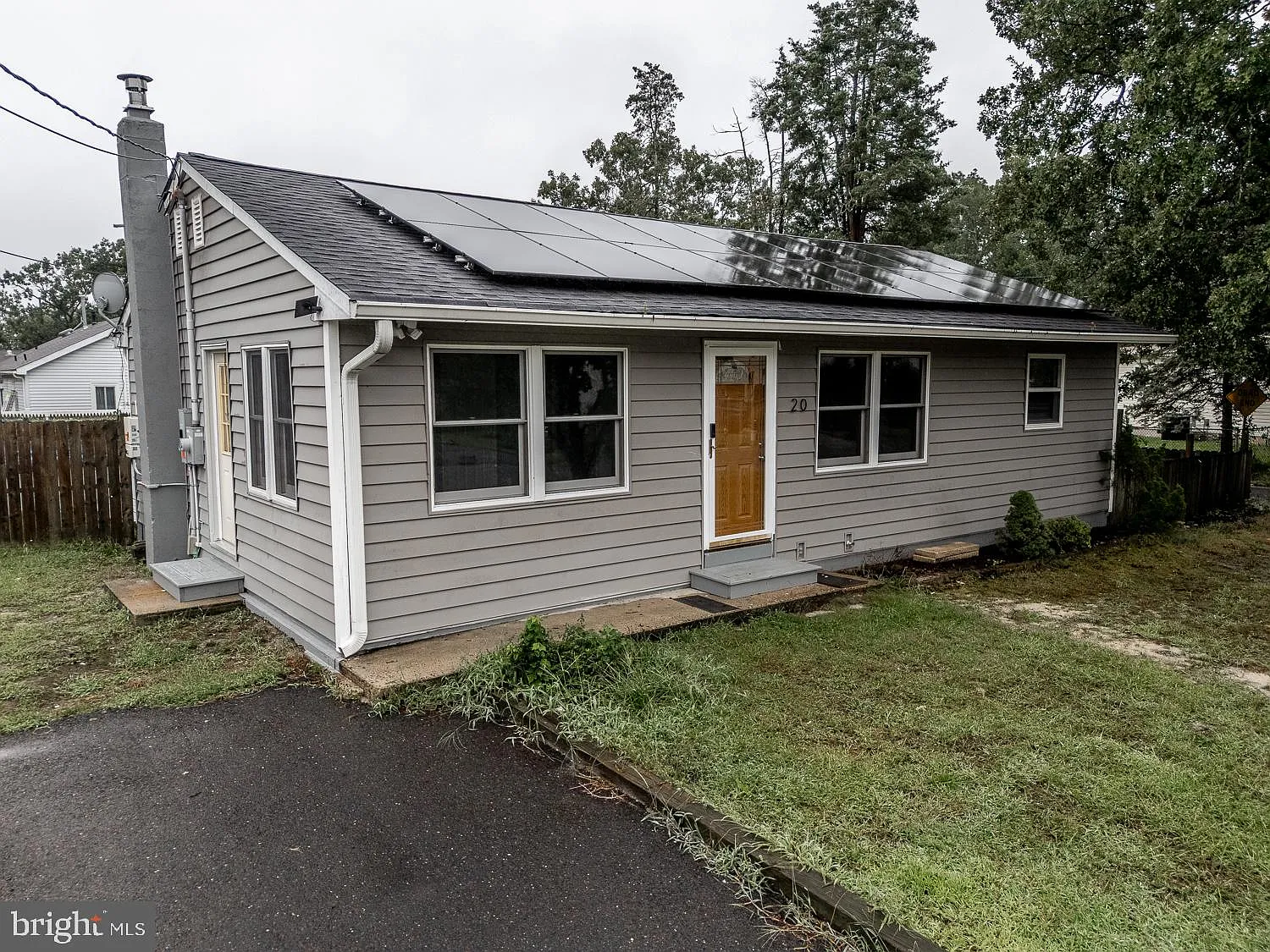 3 bed, 1.5 bath, 1435 sqft, $3,000 — Photo 2