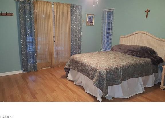 4th image of 4318 SW 19th Ave