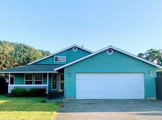 575 SE Parkway Dr, Winston, OR 97496