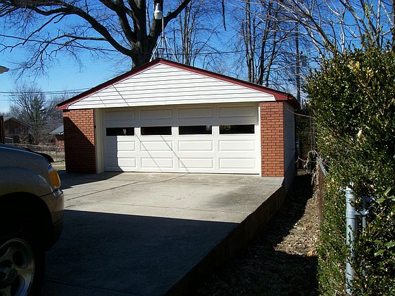 2 car garage w storage & workbench