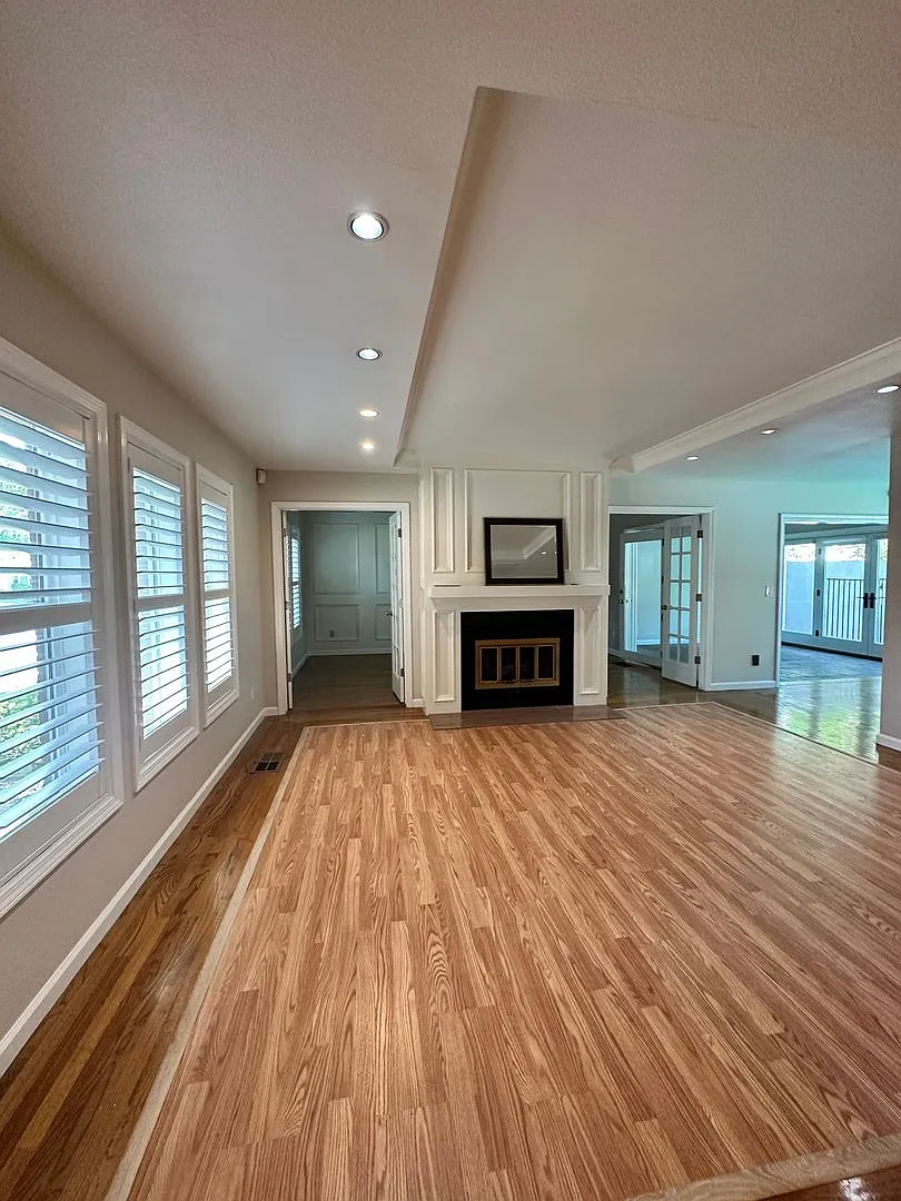 East Sacramento Stunner with built in pool! — Photo 4