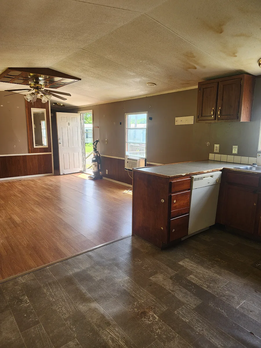 Building Photo - 3211 Mayfield Dr #11