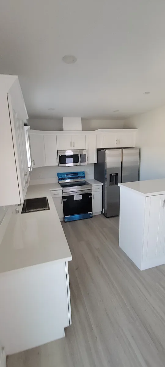 KITCHEN - 2466 Iowa Ave #A
