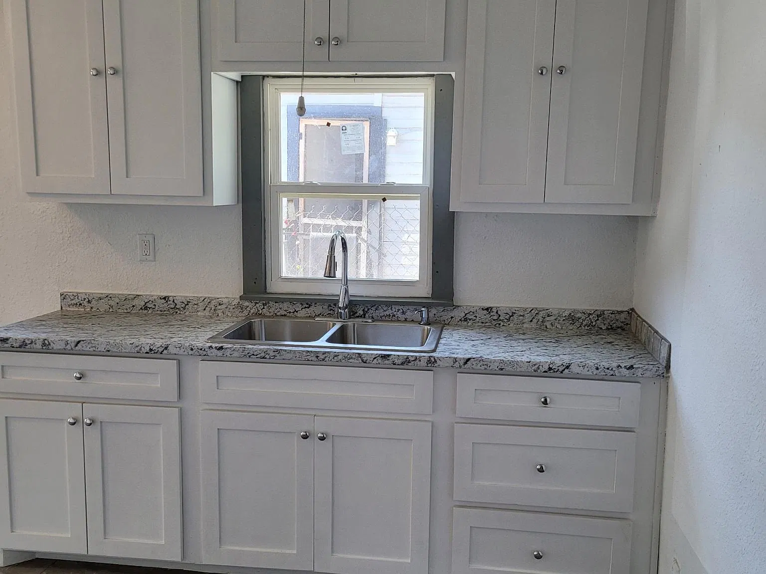 3 bed, 888 sqft, $1,450 — Photo 2