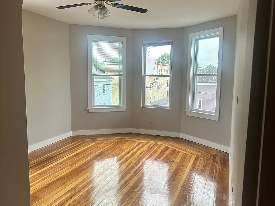 15 Simon St