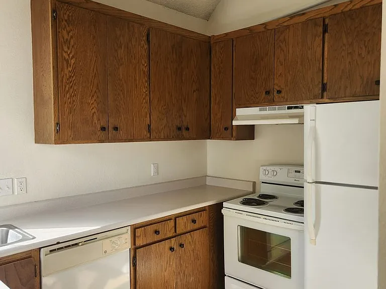 1700 Mission Blvd — Photo 3