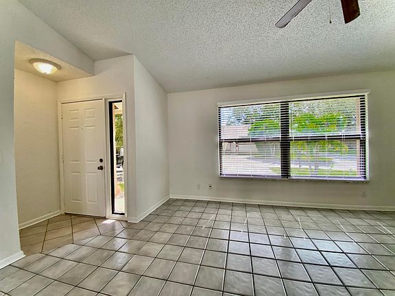 4th image of 108 Sherwood Circle #3a