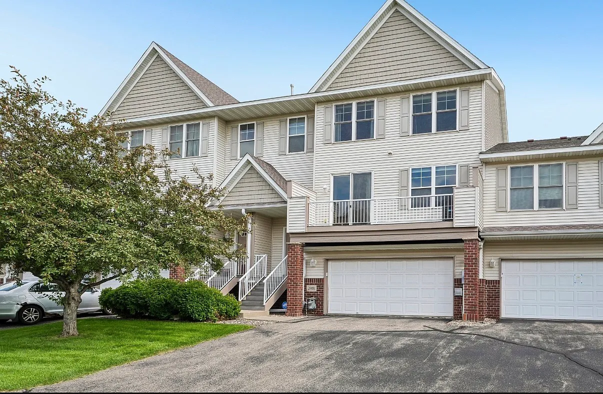 2 bed, 2.5 bath, 1388 sqft, $2,200 — Photo 1