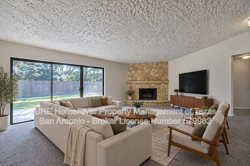 3 bed, 2.0 bath, 1373 sqft, $1,695 — Photo 2