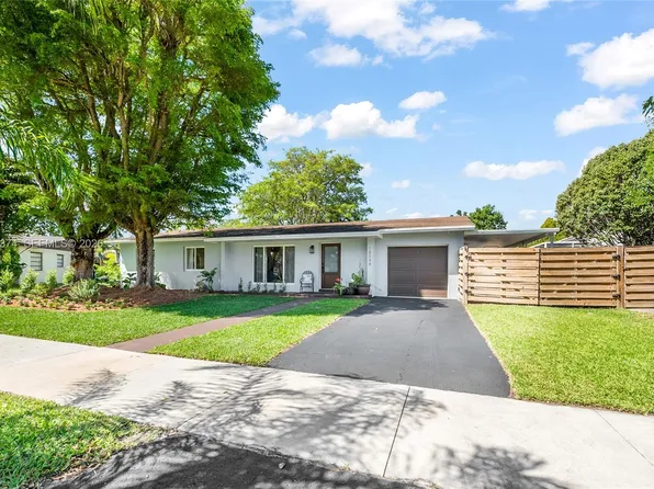 18044 SW 89th Pl, Palmetto Bay, FL 33157