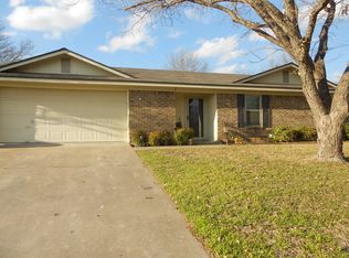 725 Pawnee Trl, Hewitt, TX 76643