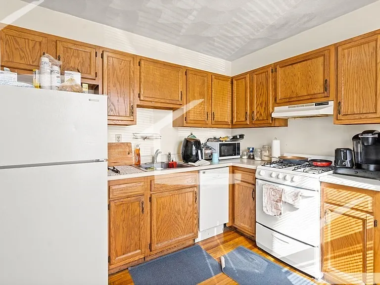 34 Foster St #1 — Photo 4