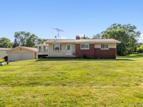 3381 Fleming Rd, Fowlerville, MI 48836