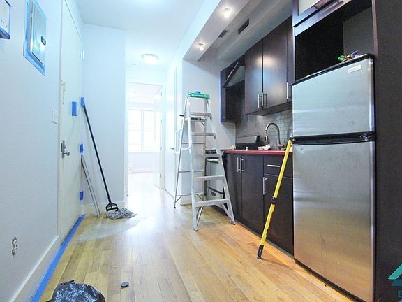 2nd image of 1358 Dekalb Ave APT 2r