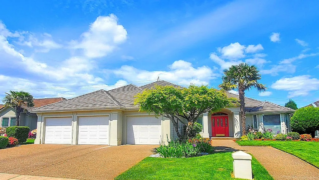 6576 Hogan Dr N photo 1