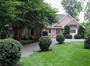 600 Back 9 Dr, Moneta, VA 24121