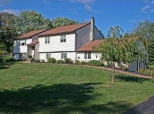 14 Beach Rd, Poughquag, NY 12570