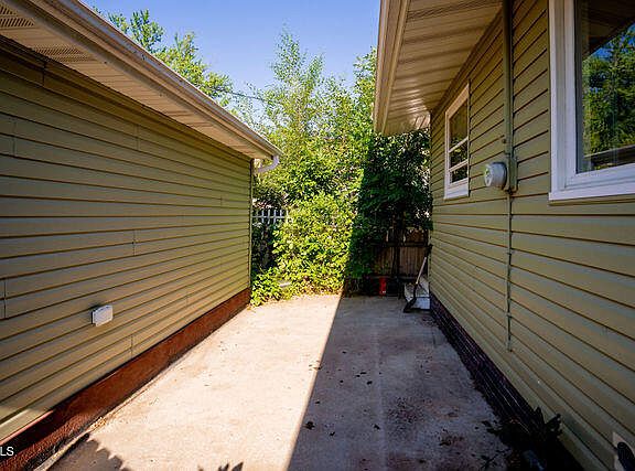 3rd image of 715 3rd St NE